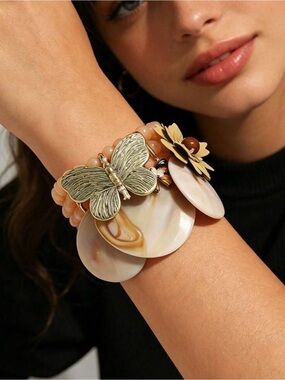 Gold Butterfly & Cream Shell Charm Stretch Bracelet